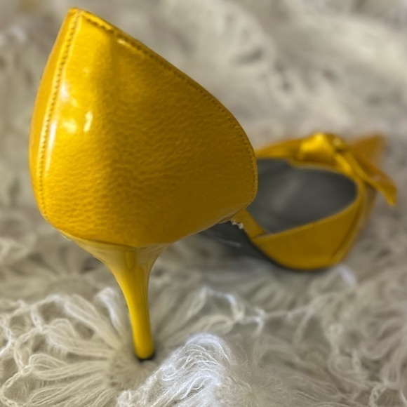 DOLLHOUSE YELLOW POINTED TOE STILETTOS HEELS WITH BOW - Picture 11 of 11